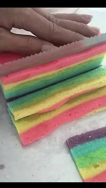 cut sponge cake