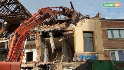 Spectaculaire démolition sur la place de Lille à Tournai