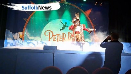 Darren Day sings 'Let Me Entertain You' in costume as Captain Hook