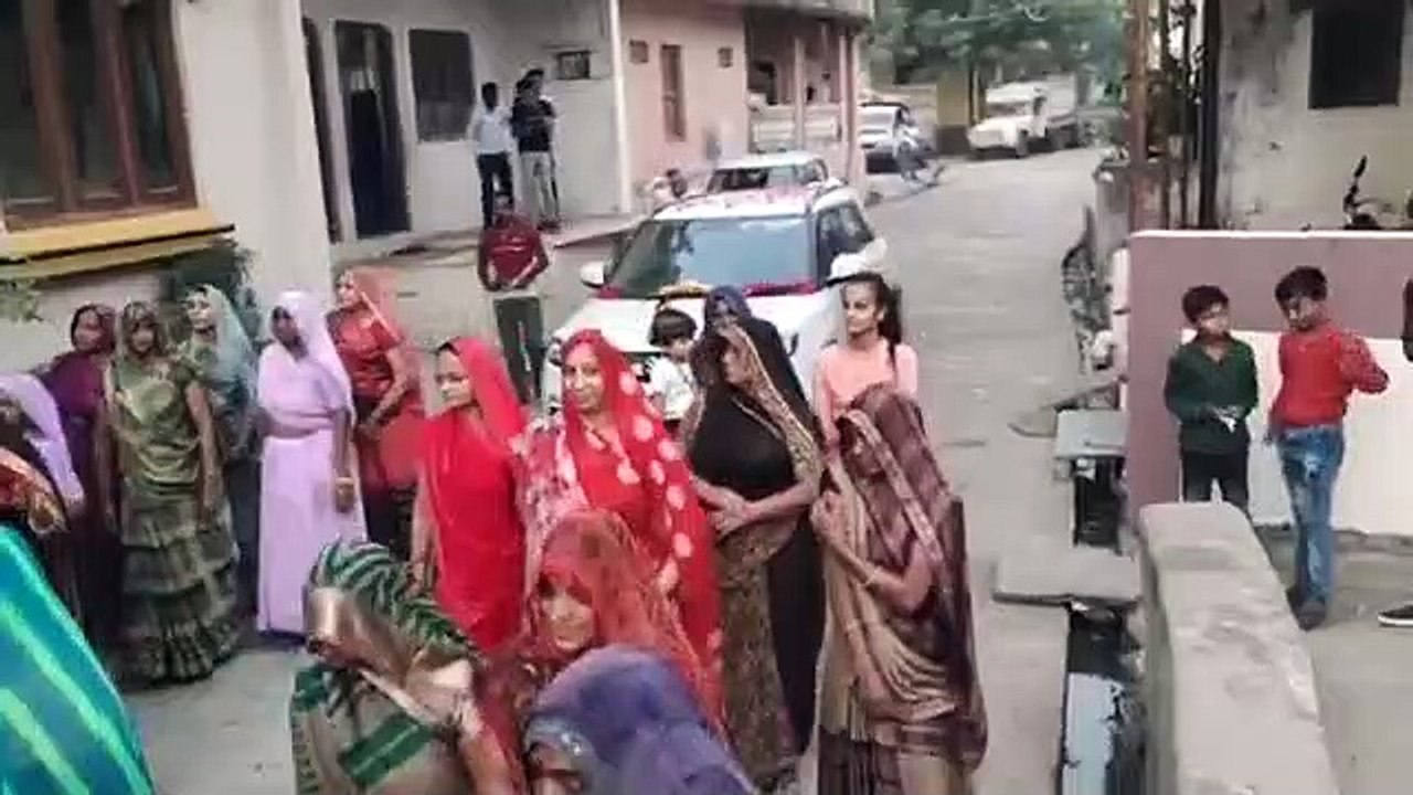 10 साल में परिवार में बेटी आई तो बैंडबाजों से ऐेसे हुआ उसका स्वागत