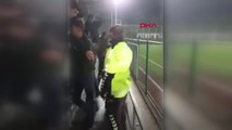 SPOR Amatör maçta tartışan taraftarları polis sakinleştirip, 'üçlü' çektirdi