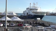 Migranti, tre naufraghi si buttano in mare dalla Geo Barents: tratti in salvo