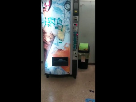 Vandali devastano l'Itis Mattei di San Donato: la scuola resta chiusa