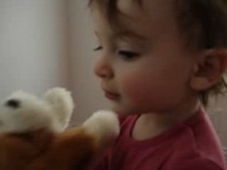 Sophia qui dit bonjour!