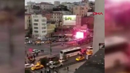 İstanbul'da yoğun trafikten kaçmak için ciple tramvay yoluna girdi