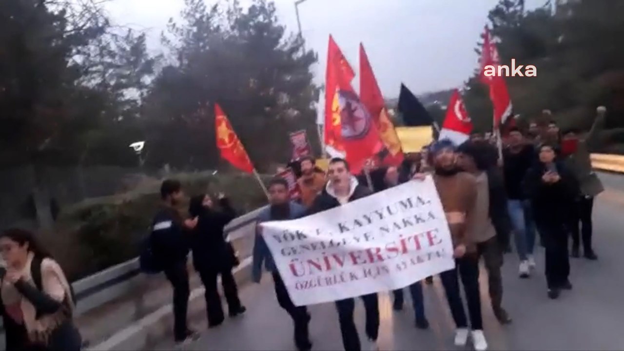 ODTÜ'de "YÖK" protestosu