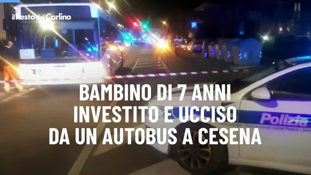 Bambino di 7 anni investito e ucciso da un autobus a Cesena, il video dei rilievi