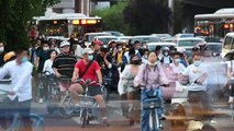 8 milliards d'êtres humains: les Chinois réagissent à l'évolution de la population