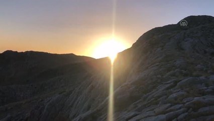 Üç dağcı şehit ve gaziler için Dedegöl Dağı'na tırmandı