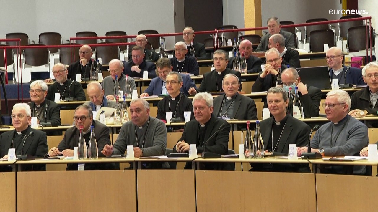 Violences sexuelles dans l'Eglise : onze évêques ou anciens évêques "mis en cause"