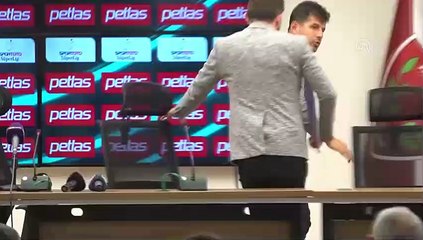 Emre Belözoğlu, basın mensubu ile tartıştı