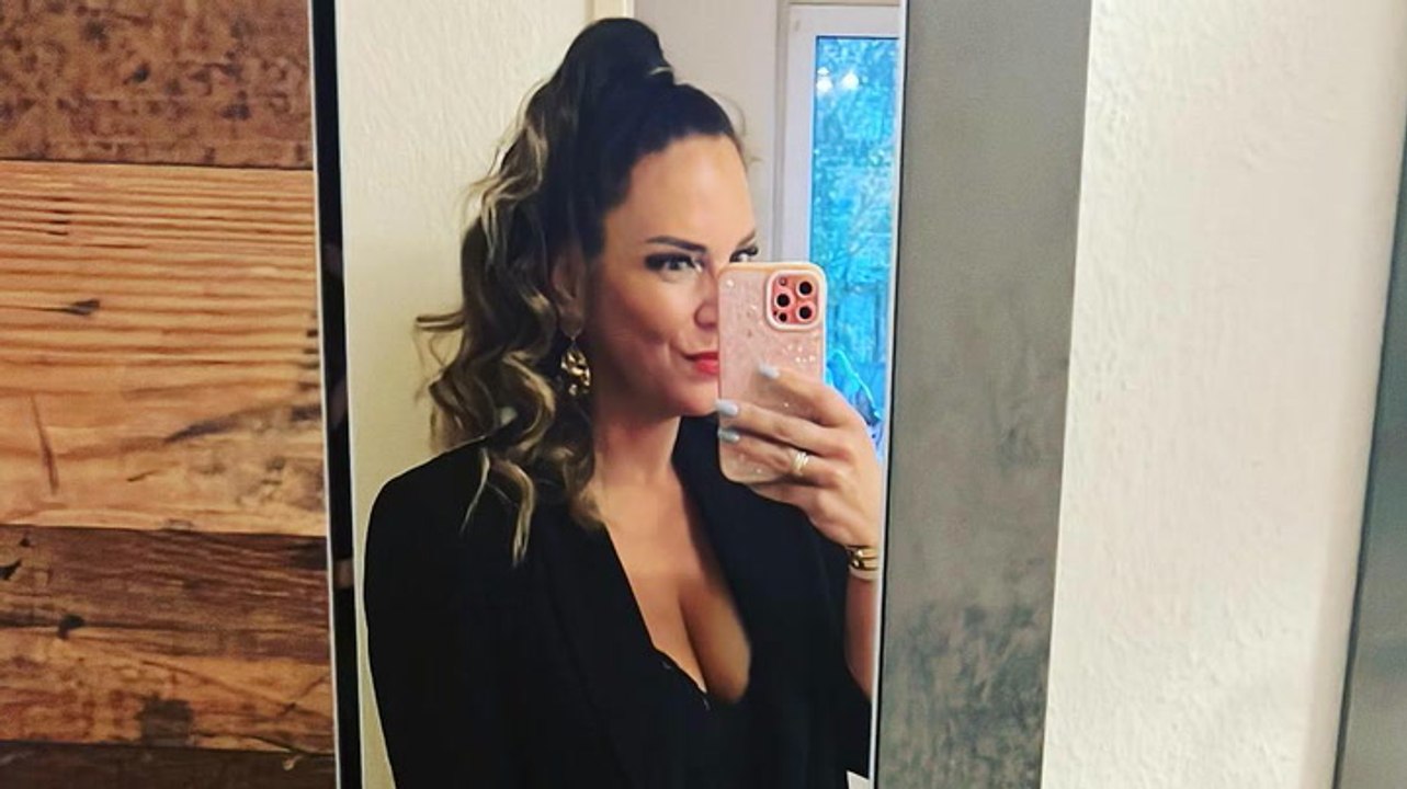 Danni Büchner mit XXL-Ausschnitt: So sexy ist ihr Leder-Look