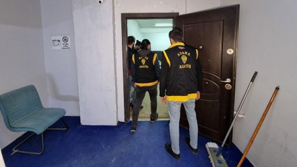 Giriş kapısı 9 kilitle güçlendirilen iş yerine kumar operasyonu