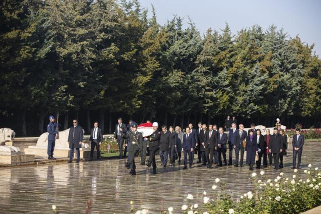 İsveç Başbakanı Kristersson, Anıtkabir'i ziyaret etti