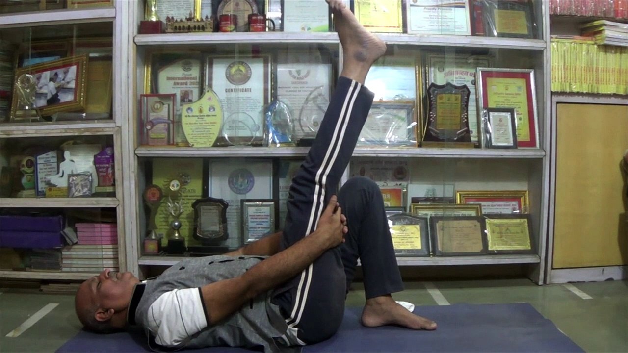 बिस्तर पर लेटे लेटे पैरों की एक्सरसाइज करें  उम्र वालों के लिए पैरों के एक्सरसाइज  Legs Exercise