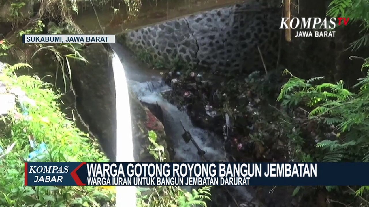 Warga Sukabumi Bangun Jembatan Darurat Secara Swadaya