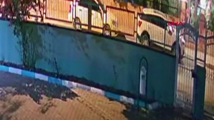 Takip ettiği kadının 'bağırmasın' diye ağzını kapattı! Dehşet anları kamerada