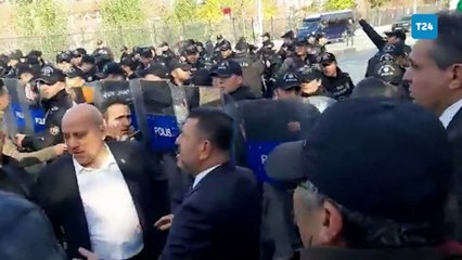 Alevi Dernekleri temsilcilerinin TBMM önündeki basın açıklamasına polis engeli 