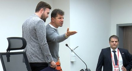 Emre Belözoğlu basın mensubu ile tartıştı