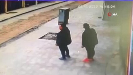 Yola dökülen kimyasal alev aldı, o anlar kameraya böyle yansıdı