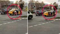 Taksici, araçtan indirdiği kadını saçlarından sürükleyerek darbetti