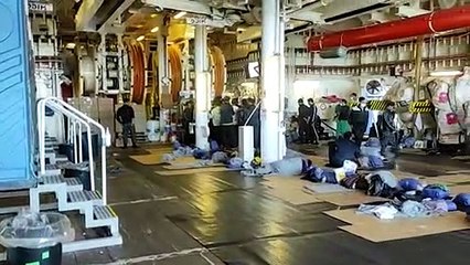 Lage auf Flüchtlingsschiffen vor Italien verschärft sich