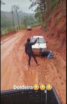 Quand tu forces pour rouler sur une route boueuse en descente