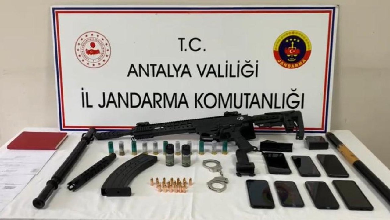 Sahte belgelerle otel işgal eden suç örgütüne operasyon