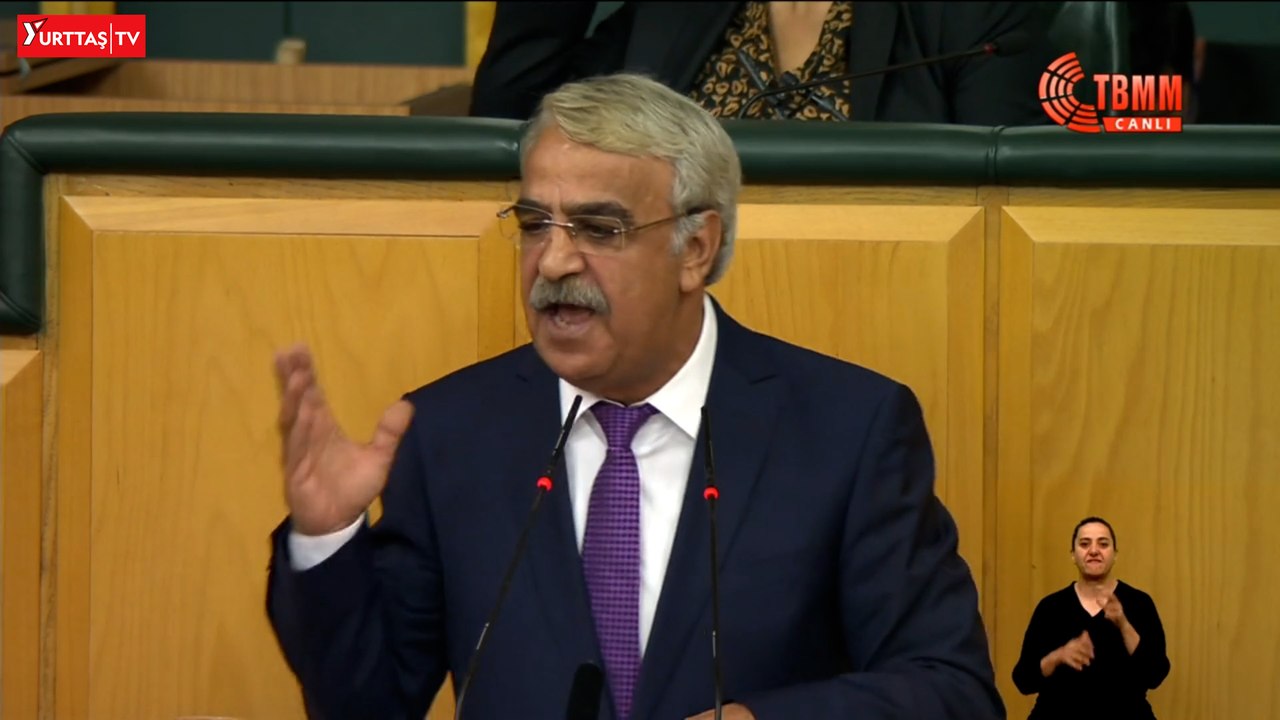 Mithat Sancar'dan HDP'yi ziyaret eden AKP'ye: Sürekli nefret, düşmanlaştırma,  iftira, hakaret konuşmaları yapan, kirli işlerin içinde olduğuna dair sayısız büyük albümlere sahip İçişleri Bakanı sizi temsil ediyorsa, bize gelen heyet kimi temsil ediyor?