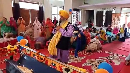 प्रकाश पर्व मनाया, गुरुद्वारों में जुटी श्रद्धालुओं की भीड़