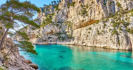 Deux chefs d'entreprise ont été condamnés à de la prison ferme pour avoir déversé des gravats dans les Calanques de Marseille