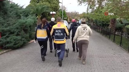 Denize atlayan genç kızı vatandaşlar kurtardı