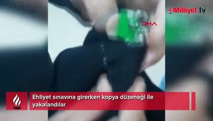 Descargar video: İki kişi ehliyet sınavına kopya düzeneği ile girmeye çalıştı