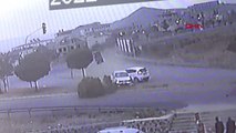 GAZİANTEP'TE SÜRÜCÜNÜN YARALANDIĞI KAZA KAMERADA
