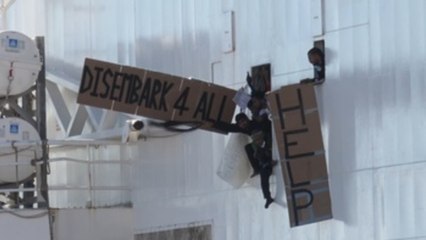 Italia acepta una nueva inspección a un barco con 214 inmigrantes "rechazados"