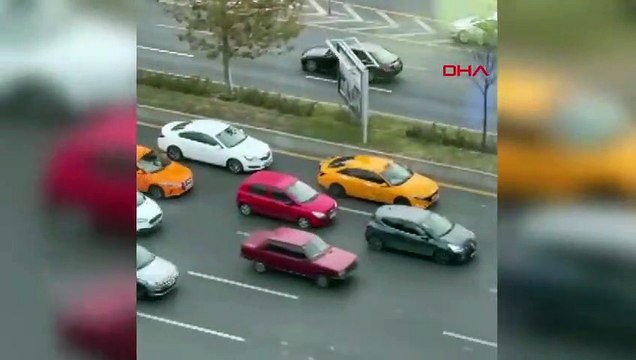 Ankara'da korku dolu anlar! Trafikte bayıldı, aracı diğer sürücüler durdurdu