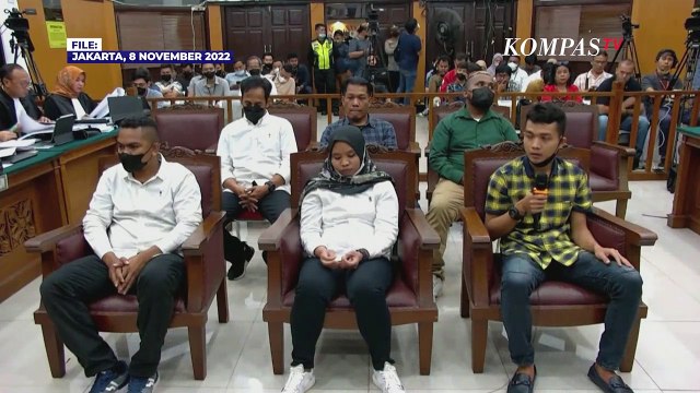 Penasehat Hukum Sambo Perlihatkan Chat Whatsapp ART Kodir dengan Yosua Soal CCTV