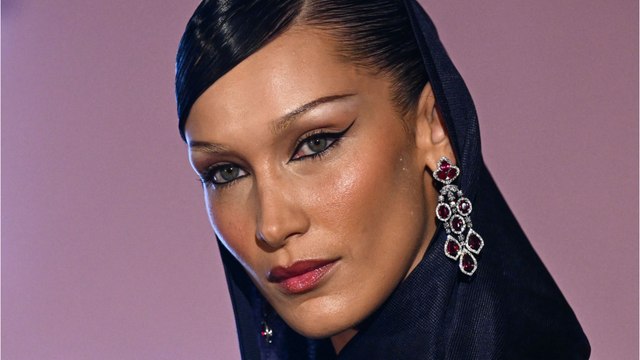 VOICI - Bella Hadid : dos couvert de pansements et jambes bleues, ses dernières photos inquiétantes
