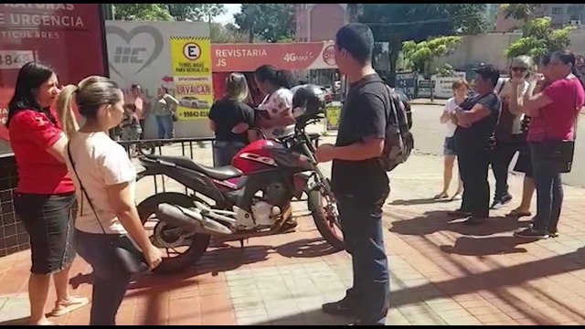 Sem receber após fechamento, ex-funcionários pedem respostas da administração do Hospital Salete
