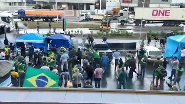 PRF é atacada a tiros e pedradas por bolsonaristas em SC e no PA; veja