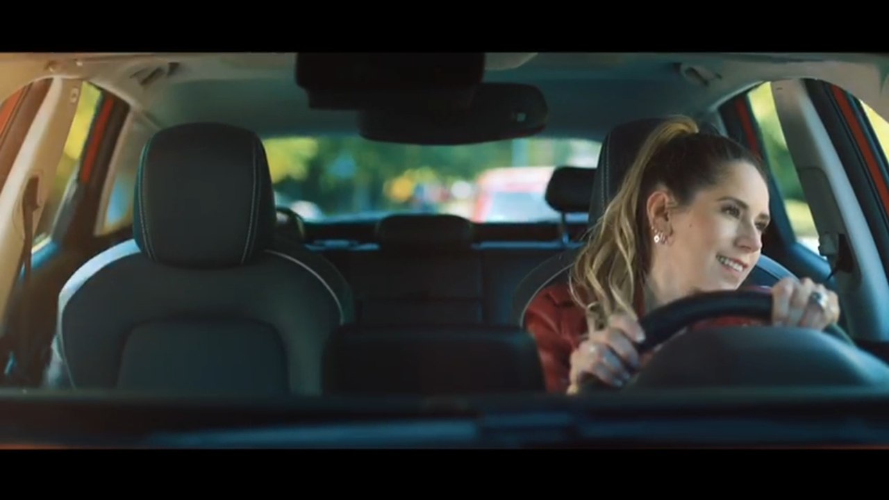 La publicidad de automóviles acelera para alcanzar  los cambios sociales