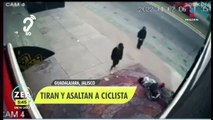 VIDEO: Hombres empujan a ciclista para robarle su bicicleta