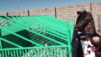 Les talibans révèlent la tombe de leur fondateur, neuf ans après sa mort