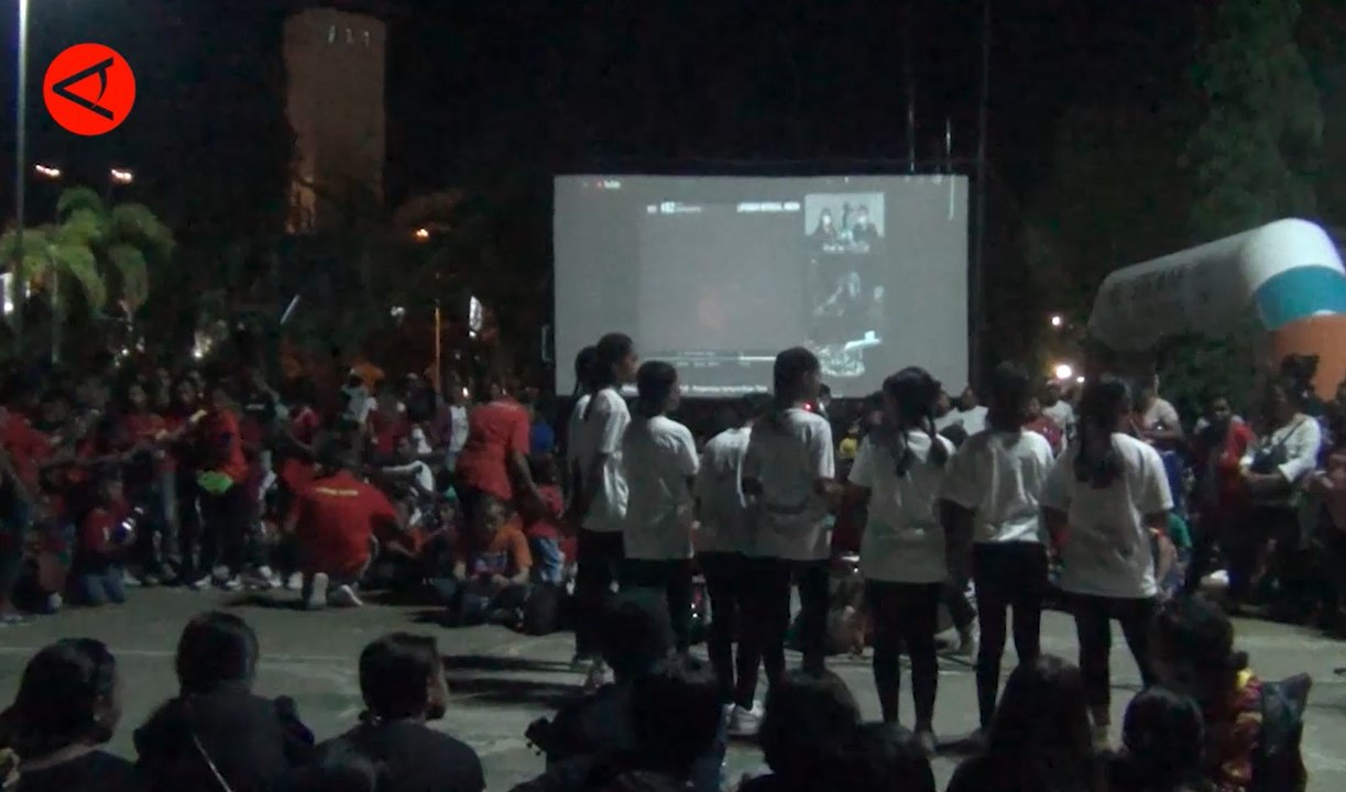 Tertutup awan, antusiasme warga Ambon lihat gerhana bulan tetap tinggi