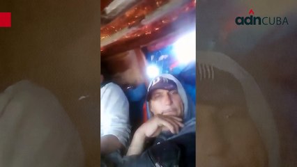 Balseros graban la travesía por el mar hasta Estados Unidos.