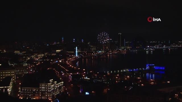 Azerbaycan'da 8 Kasım Zafer Günü havai fişek gösterileri ile kutlandı