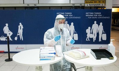 الكويت تلزم القادمين إليها بفحص "PCR" قبل الوصول