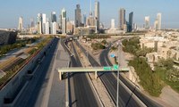 الكويت تؤكد أنه لا يوجد قرار بخصوص إيقاف أو سحب رخص القيادة للمقيمين