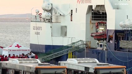 89 migrantes autorizados a desembarcar em Itália