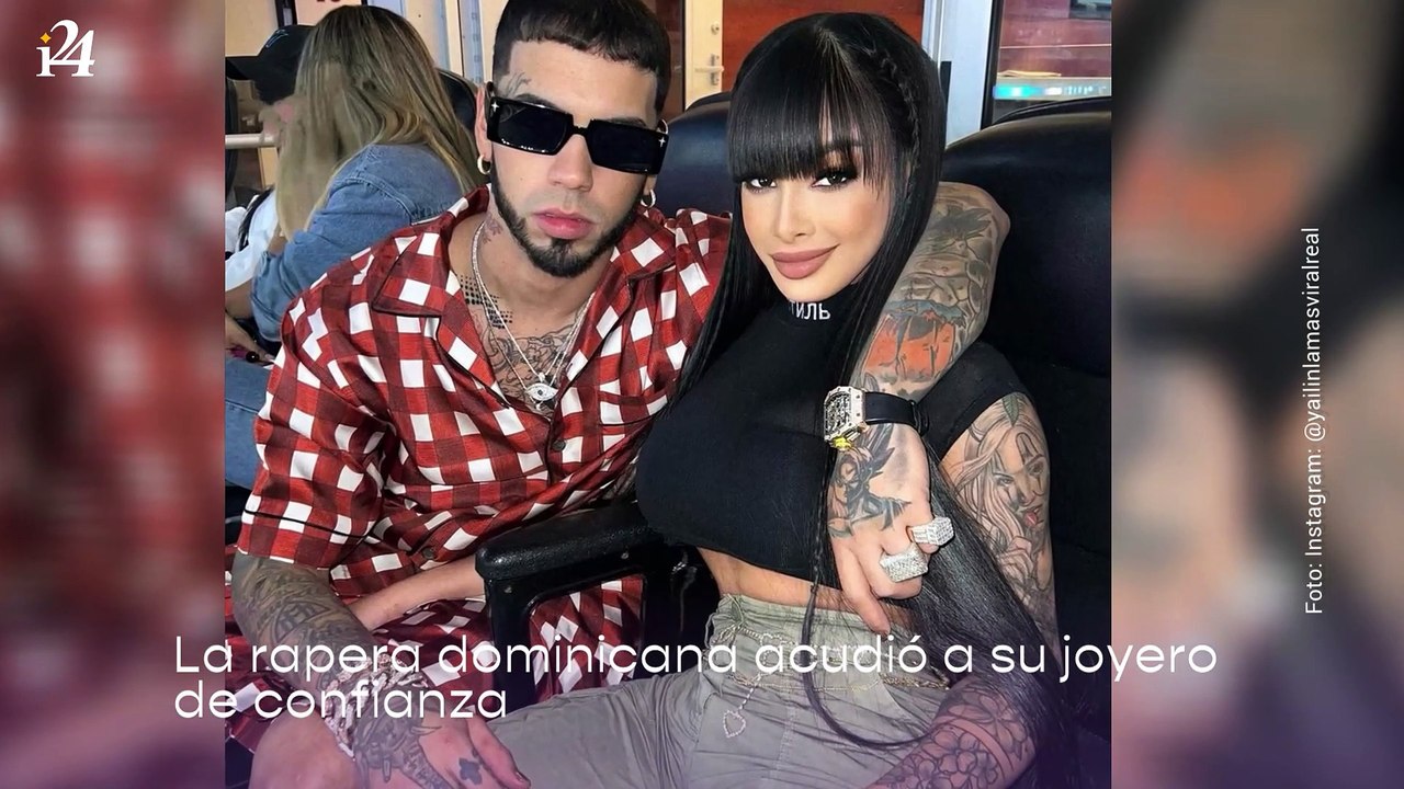 Yailin presume una cadena de diamantes personalizada con su rostro